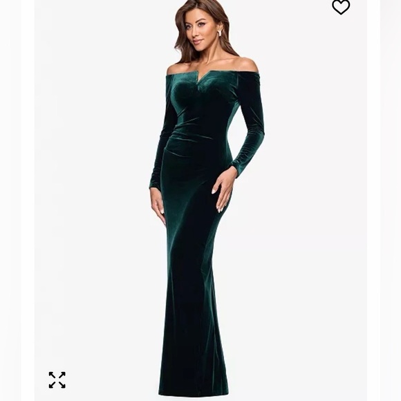 Xscape Dresses & Skirts - Xscape Elegant velvet Navy off shoulder Maxi Dress size 6 New with tag